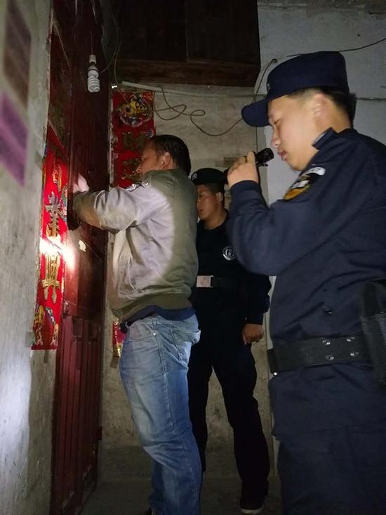 吉安粗心妈妈误将幼女锁家中 