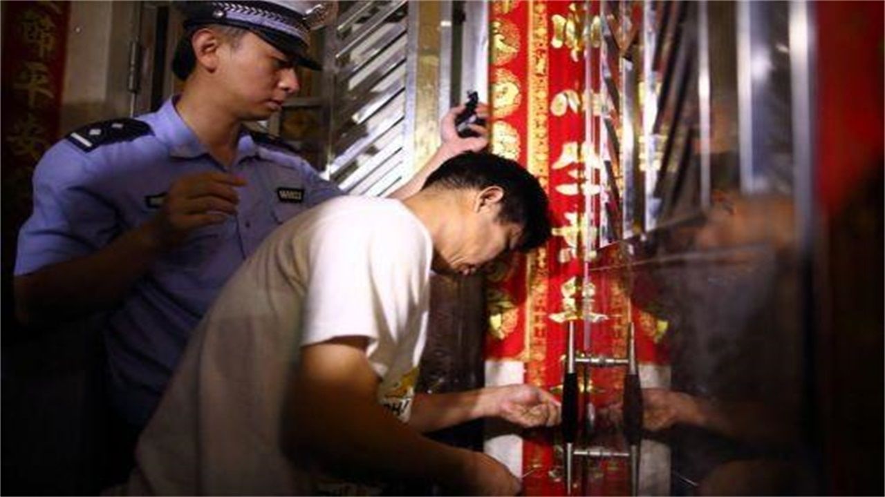 吉安请开锁师傅开了锁后，师傅